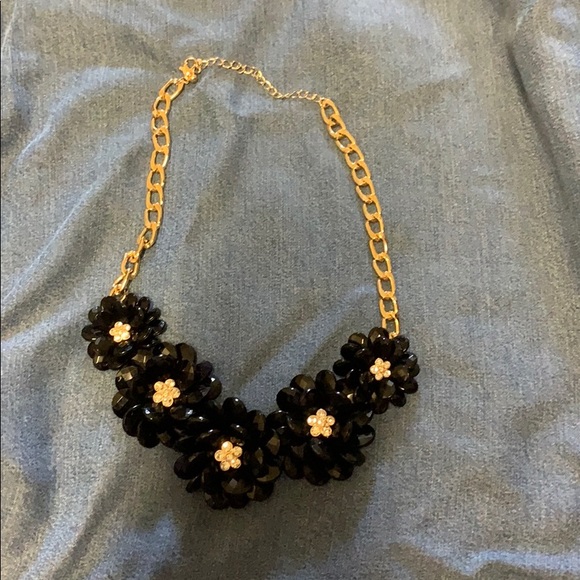 Black flower necklace - Picture 1 of 3
